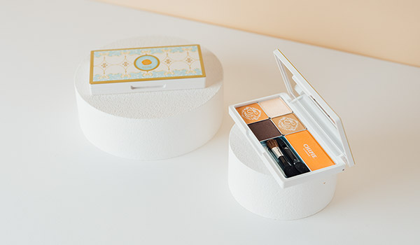 インモールド成形