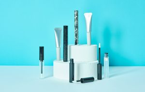 検査時間を半分に。不良ゼロを継続する――自社開発の「シゴキゴム検査機」