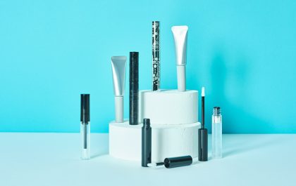 検査時間を半分に。不良ゼロを継続する――自社開発の「シゴキゴム検査機」