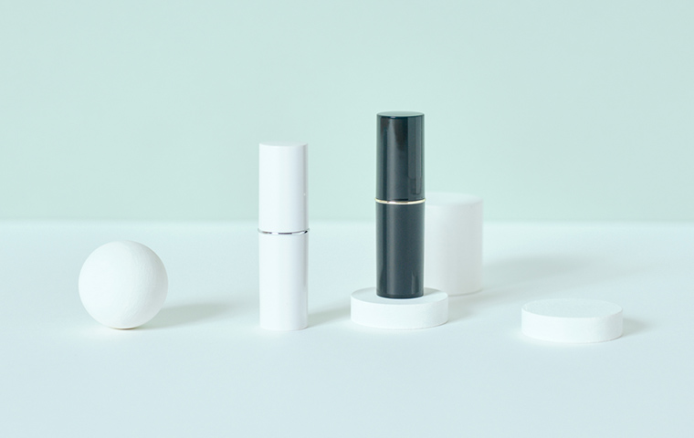 理想の繰り出し感を求めて。40年前の画期的な発想で業界を驚かせたラッパ型口紅容器の誕生秘話