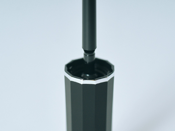 シリコンと金属を組み合わせたローラーを開発