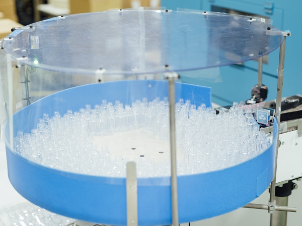 蚊取り線香のように渦巻き状にボトルをプールすることができる